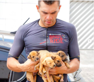 Brave Cyclists Rescue Abandoned Puppies and Pedal Them to Safety