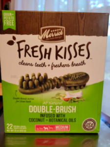 merrick fresh kisses double-brush coconut oil & botanicals medium grain-free dental dog treats